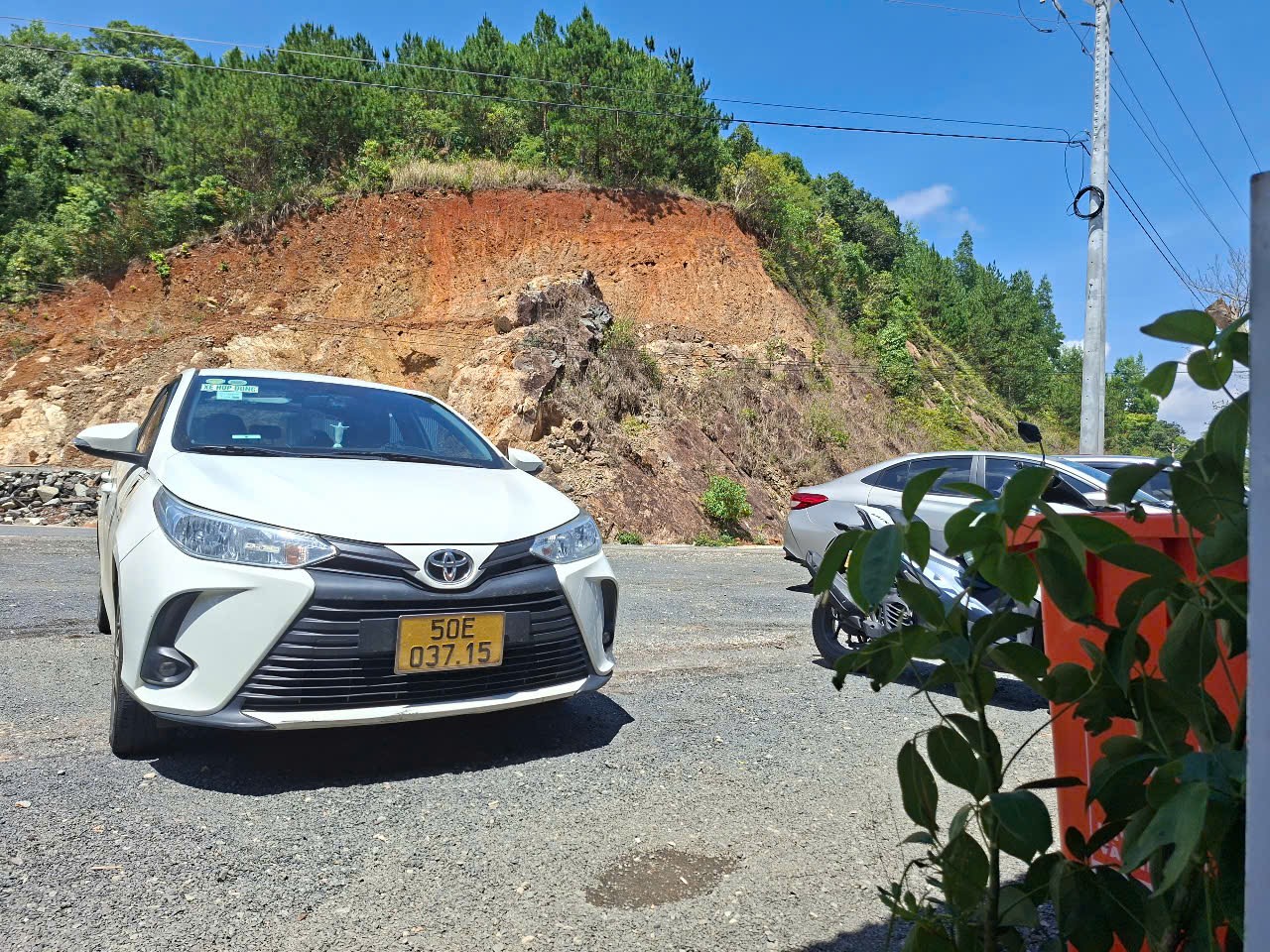 Thuê xe đi Đà Lạt từ TP.HCM giá rẻ — Vios, Veloz, Limousine
