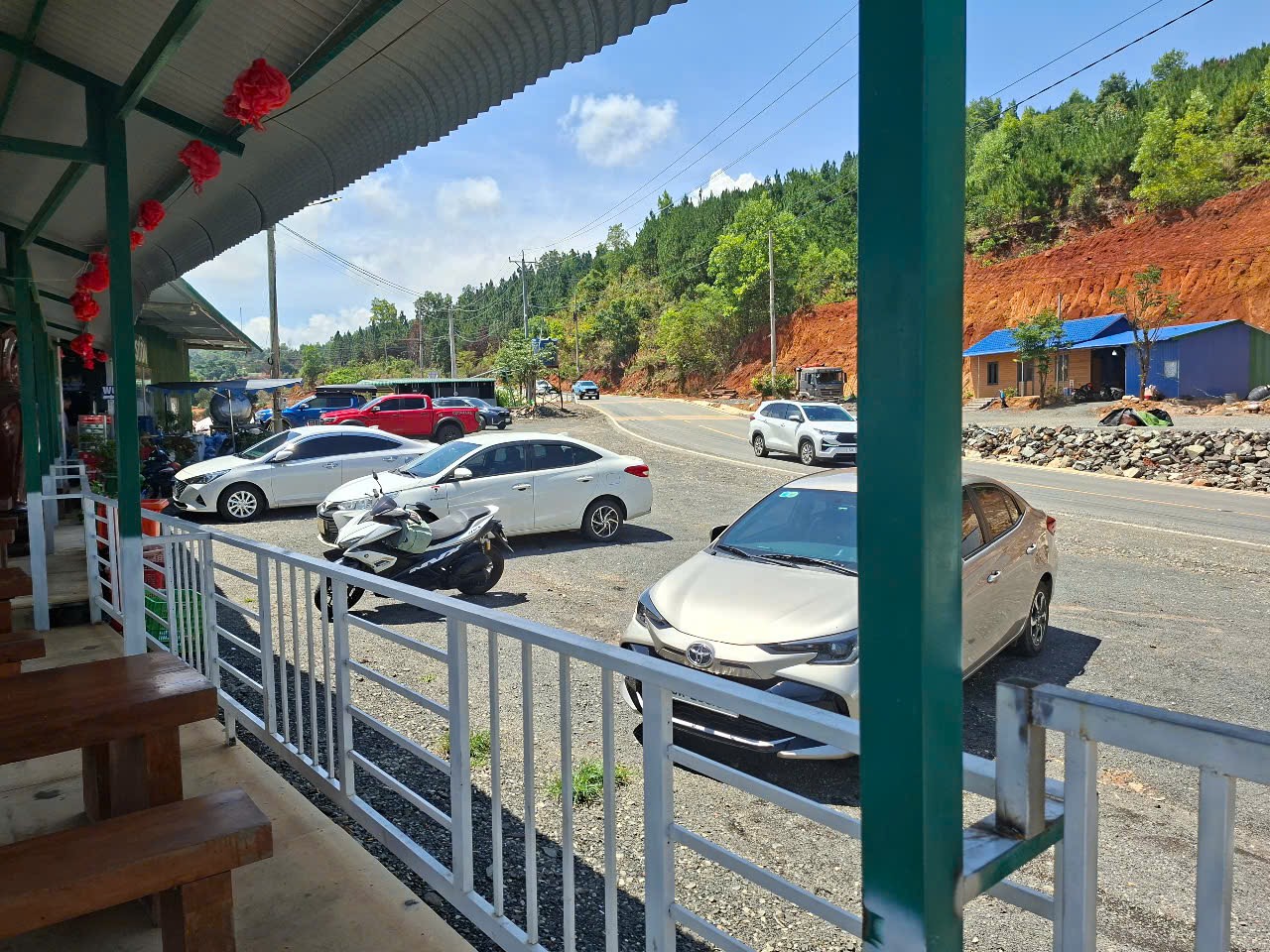 Thuê xe đi Đà Lạt từ TP.HCM giá rẻ — Vios, Veloz, Limousine