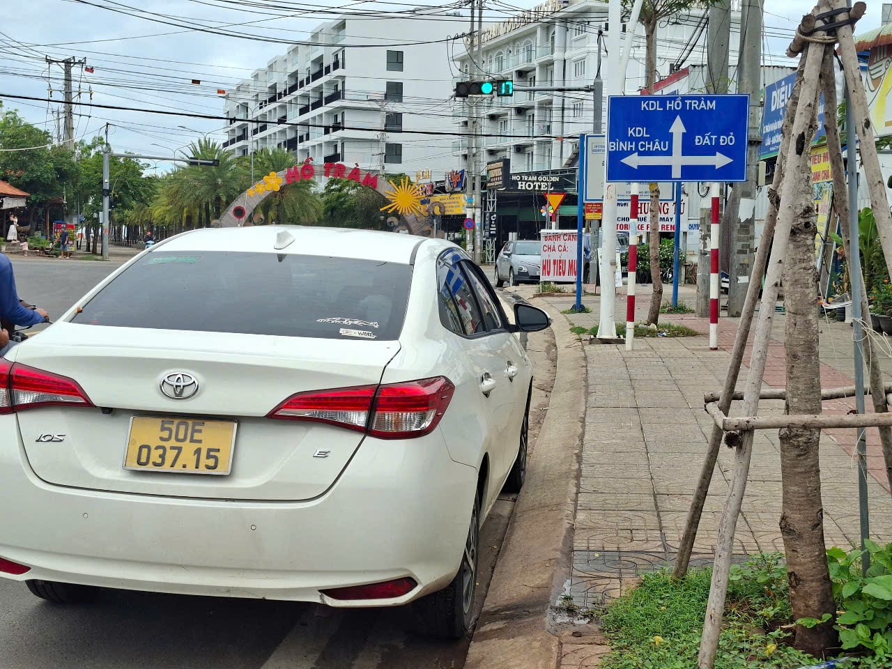 Đi Hồ Tràm bằng xe khách hay thuê xe riêng tiện hơn? So sánh chi tiết chi phí, sự thuận tiện và kinh nghiệm thực tế để lựa chọn phương án phù hợp.